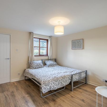Modern Studio Flat In Wellington, Telford เวลลิงตัน ภายนอก รูปภาพ