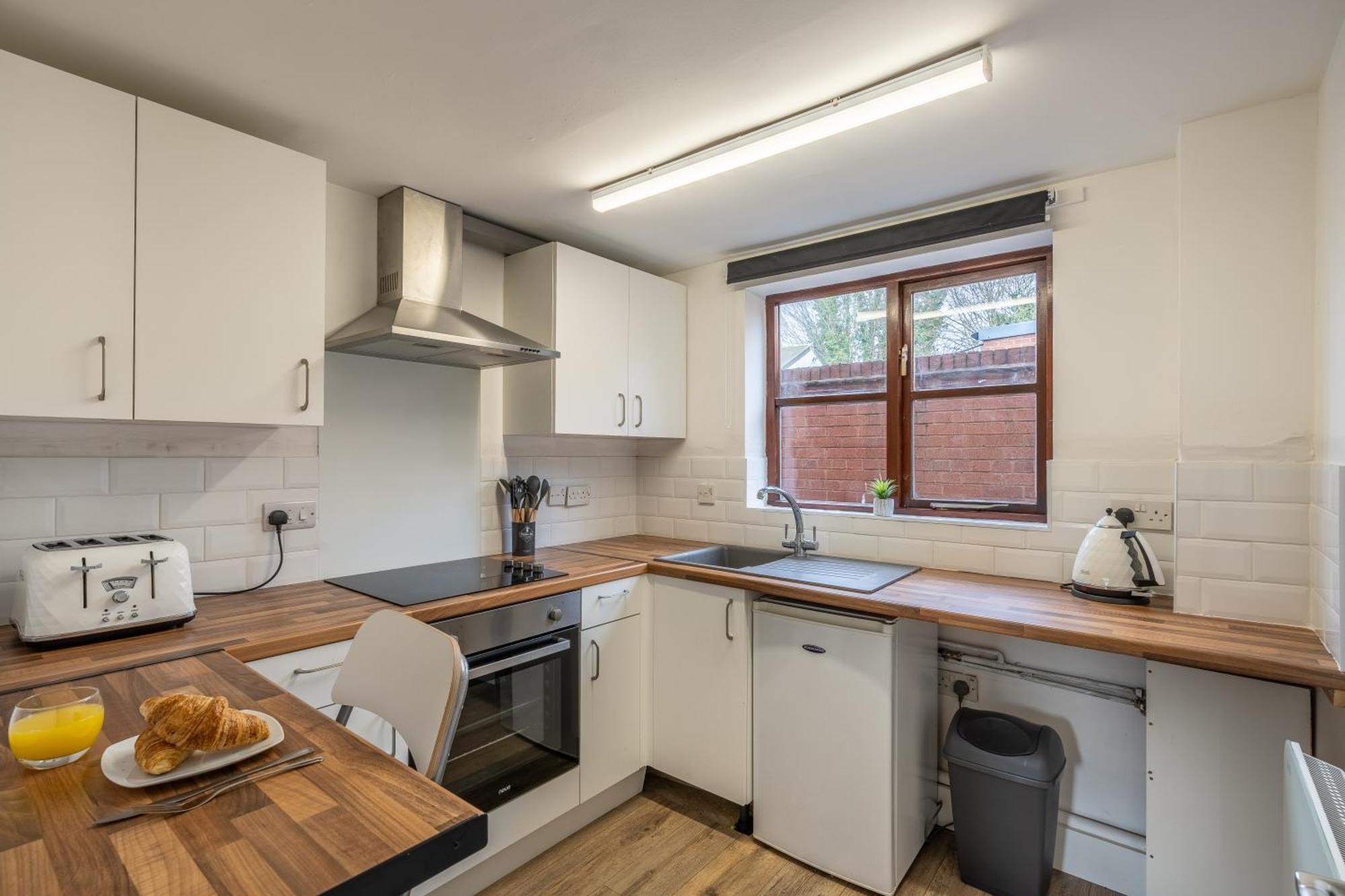 Modern Studio Flat In Wellington, Telford เวลลิงตัน ภายนอก รูปภาพ